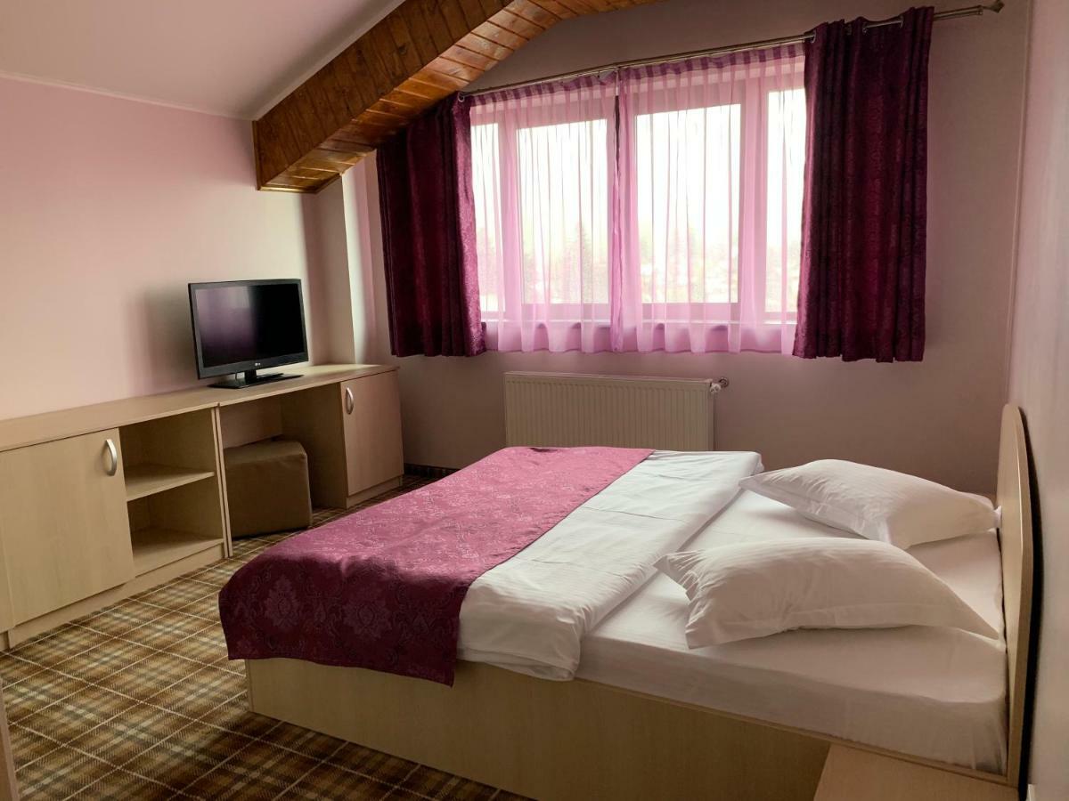 Vila Curcubeu Hotel Buşteni Екстериор снимка