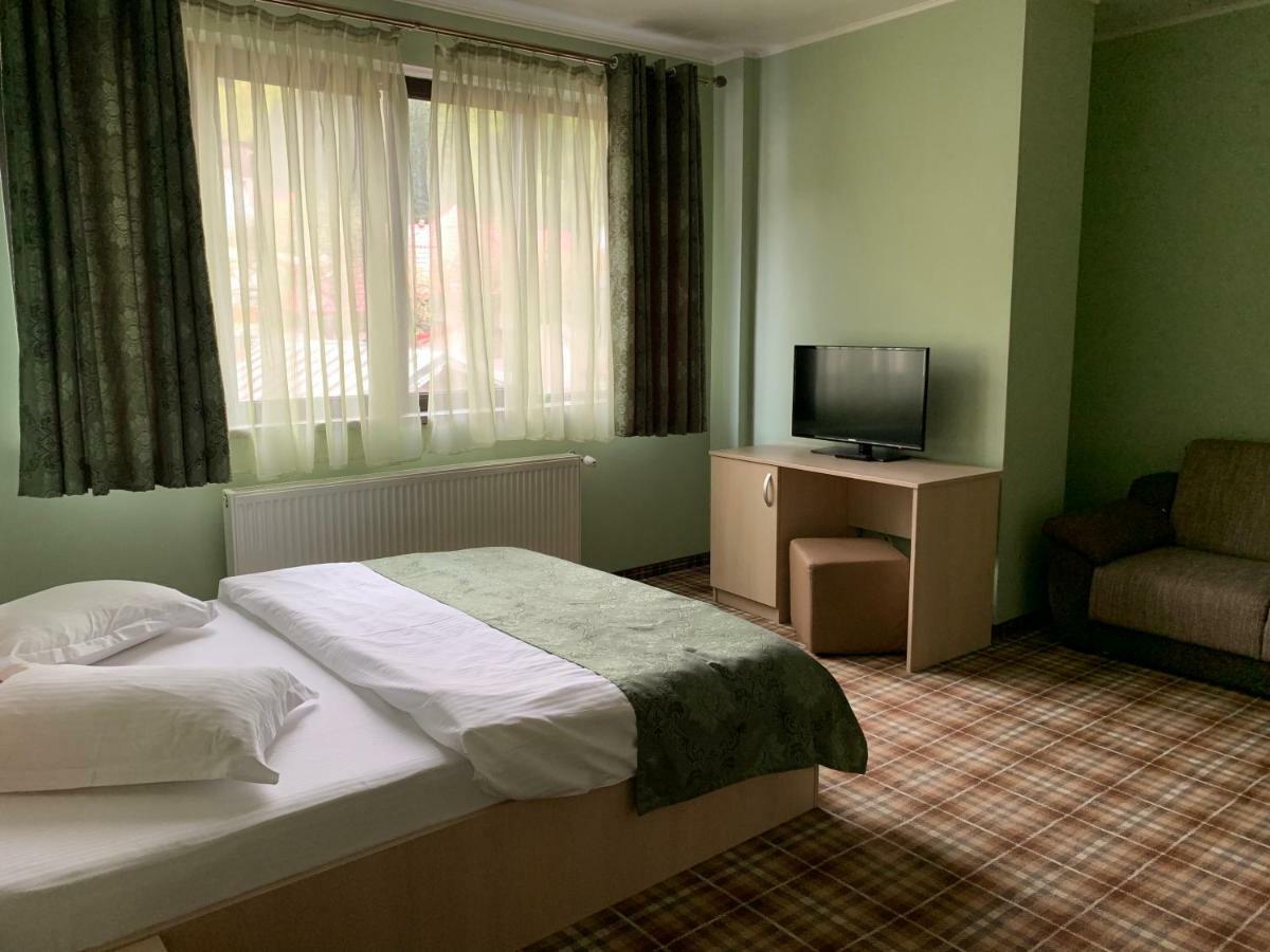 Vila Curcubeu Hotel Buşteni Екстериор снимка