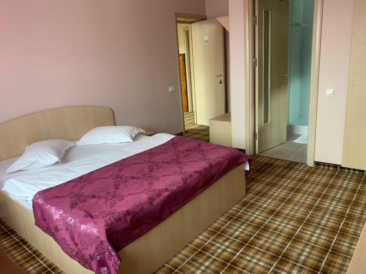 Vila Curcubeu Hotel Buşteni Екстериор снимка