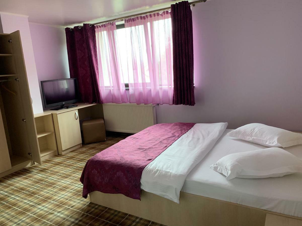 Vila Curcubeu Hotel Buşteni Екстериор снимка