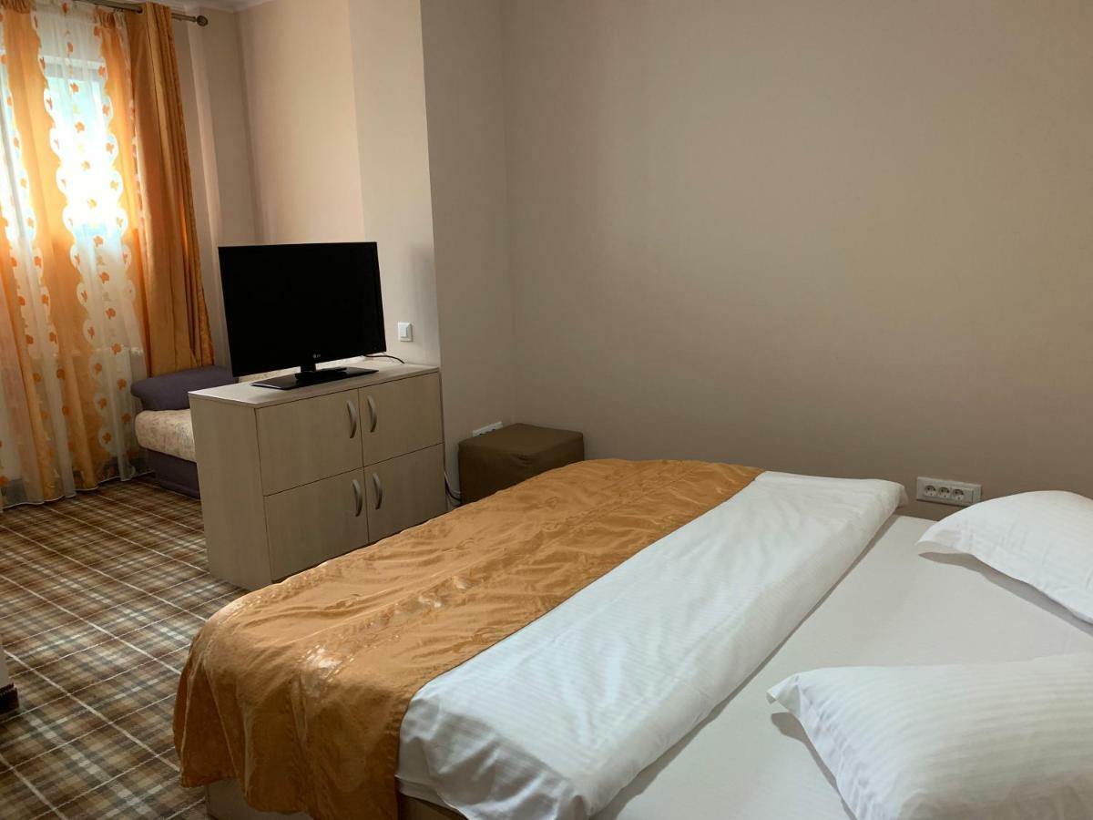 Vila Curcubeu Hotel Buşteni Екстериор снимка