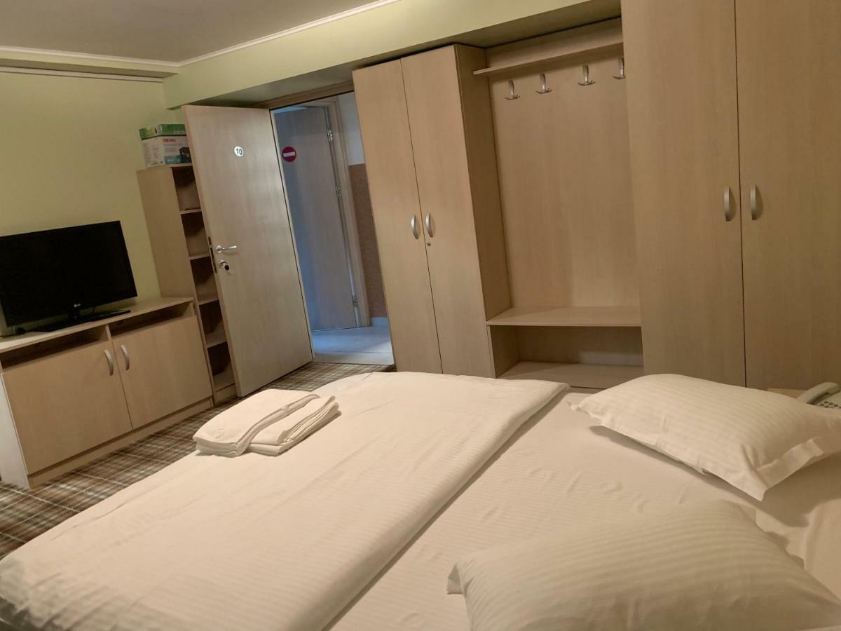 Vila Curcubeu Hotel Buşteni Екстериор снимка