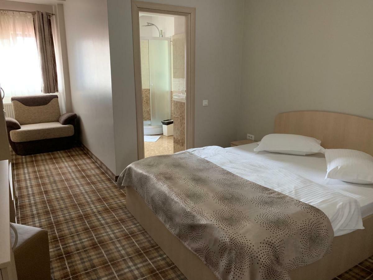 Vila Curcubeu Hotel Buşteni Екстериор снимка